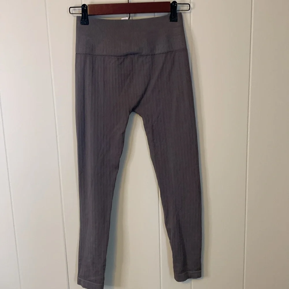 Avocado Seamless Ribbed Leggings Size Small/Medium